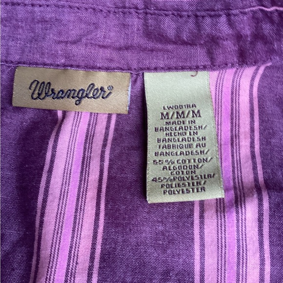 Wrangler Western Style Pearl Snap Striped Button-Up Shirt Women's Size Medium. - Picture 8 of 10